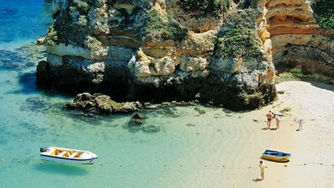 Praia do Camilo, en el Algarve. Foto: Turismo de Portugal. Praia do Camilo, en el Algarve. Foto: Turismo de Portugal.