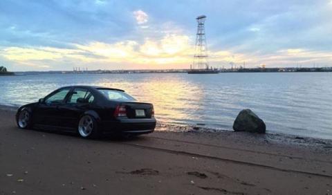 Volkswagen Jetta atrapado en la playa 1 Volkswagen Jetta atrapado en la playa