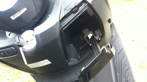 Prueba-SYM-Joymax-300-i-Sport-ABS-Start-Stop-guantera Prueba-SYM-Joymax-300-i-Sport-ABS-Start-Stop-guantera