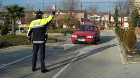 Señales de los agentes de la circulación detención Señales de los agentes de la circulación detención