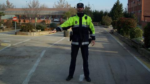 Señales de los agentes de la circulación disminuir velocidad Señales de los agentes de la circulación disminuir velocidad