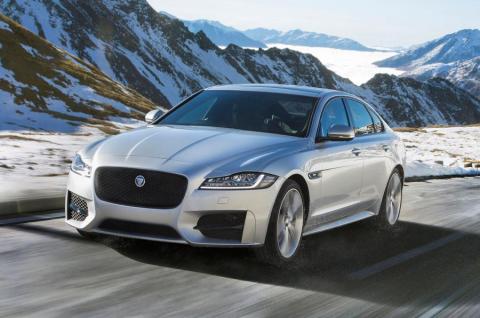 Jaguar XF 2017 tres cuartos delantero Jaguar XF 2017 tres cuartos delantero