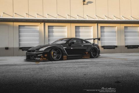 Nissan GT-R Liberty Walk lateral Nissan GT-R Liberty Walk lateral