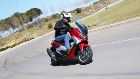 Prueba-Yamaha-N-Max-125-2016-curva Prueba-Yamaha-N-Max-125-2016-curva