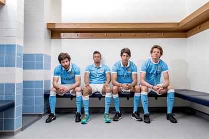 Jugadores del Manchester City se convierten en pilotos de la mano de Nissan Jugadores del Manchester City se convierten en pilotos de la mano de Nissan