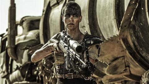 Charlize Theron cautivó a los amantes del motor y la acción en 'Mad Max: Fury Road'. Charlize Theron cautivó a los amantes del motor y la acción en 'Mad Max: Fury Ro