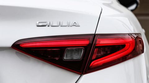 Prueba Alfa Romeo Giulia faro Prueba Alfa Romeo Giulia faro