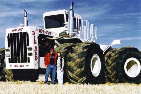 Big Bud 16-V 747. El más grande del mundo. Puede tirar de hasta 50 toneladas. Más de 3.500 Nm Big Bud 16-V 747. El más grande del mundo. Puede tirar de hasta 50 toneladas. Má