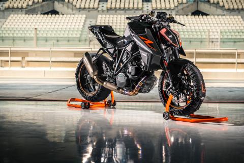 KTM 1290 Super Duke R 2017 1 KTM-1290-Super-Duke-R-2017-1
