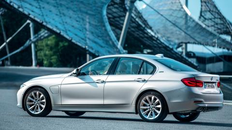 BMW 330e iPerformance BMW 330e iPerformance