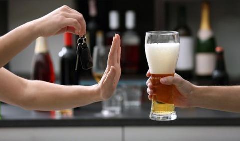 Alcohol al volante: ¿cuándo es infracción y cuándo delito?