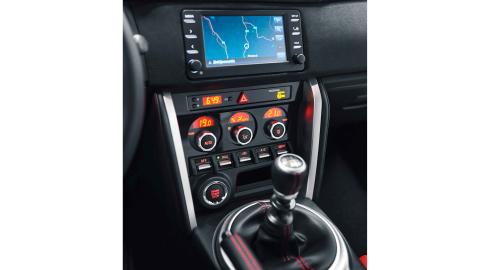 prueba nuevo toyota GT86 2017 consola central prueba nuevo toyota GT86 2017 consola central