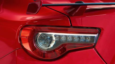 prueba nuevo toyota GT86 2017 detalle faro trasero prueba nuevo toyota GT86 2017 detalle faro trasero