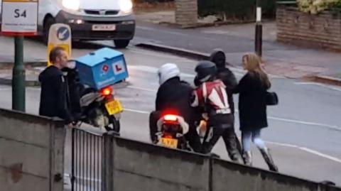 Vídeo: Vergonzoso intento de robo de moto en Reino Unido