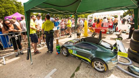 Aston Martin Vantage V8 en los Autos Locos de Red Bull (IX) Aston Martin Vantage V8 en los Autos Locos de Red Bull (IX)