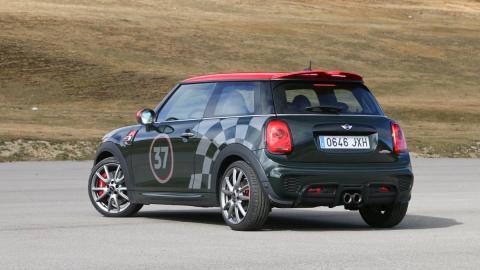 Prueba Mini JCW trasera Prueba Mini JCW utilitario deportivo escape activo divertido
