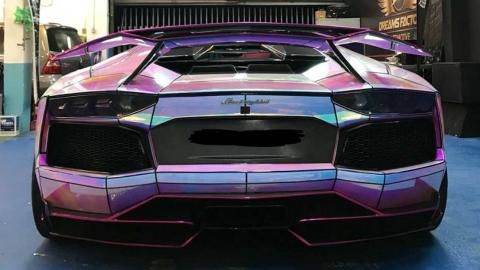 Lamborghini Aventador con vinilo holográfico Lamborghini Aventador con vinilo holográfico