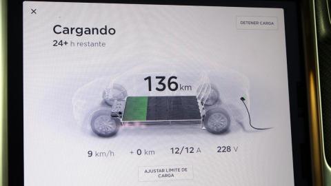 Tesla Model X cargando autonomia coches electricos carga electrica cargador