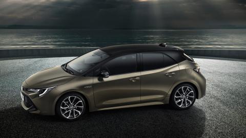 Nuevo Toyota Auris 2018 delantera lateral Nuevo Toyota Auris 2018