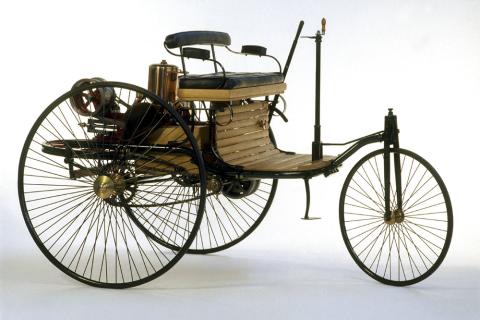 Mercedes vende una réplica del primer coche de la historia Mercedes vende una réplica del primer coche de la historia