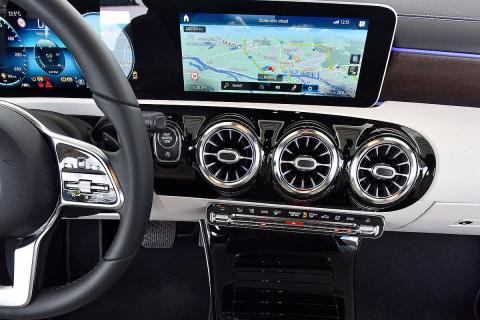 Mercedes Clase A vs Volkswagen Golf Mercedes Clase A vs Volkswagen Golf