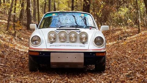 Réplica del Porsche 911 SCRS Rothmans Safari de 1983 Réplica del Porsche 911 SCRS Rothmans Safari de 1983
