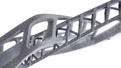 Estas son las primeras llantas de titanio creadas por impresora 3D del mundo Estas son las primeras llantas de titanio creadas por impresora 3D del mundo