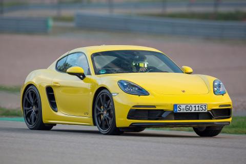Porsche 911 Carrera GTS vs Porsche Cayman GTS Porsche 911 Carrera GTS vs Porsche Cayman GTS