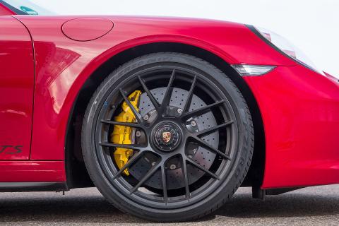 Porsche 911 Carrera GTS vs Porsche Cayman GTS Porsche 911 Carrera GTS vs Porsche Cayman GTS