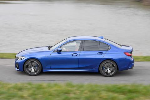 BMW 330i vs Mercedes C 300. BMW 330i vs Mercedes C 300.