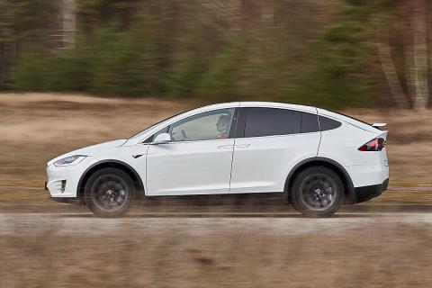Tesla Model X vs Audi e-tron Tesla Model X vs Audi e-tron