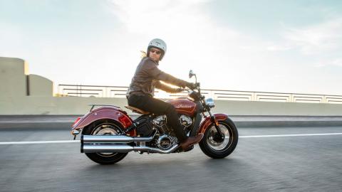 Indian Scout 100th Bobber moto vintage lujo altas prestaciones centenario aniversario