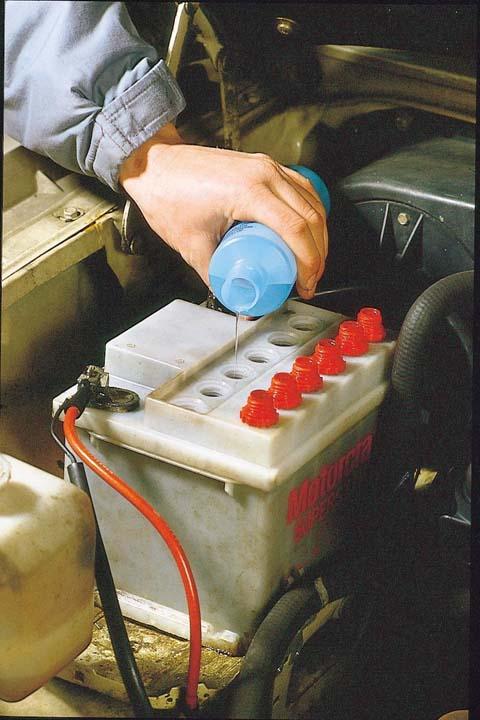 Cómo cargar una batería de coche Cómo cargar una batería de coche
