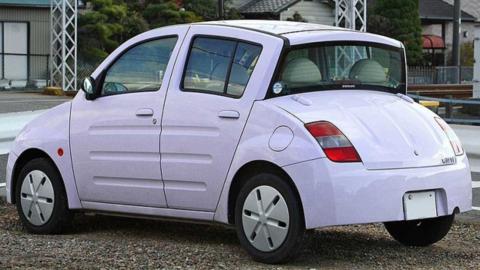 siete-coches-feos-historia_toyota-will_trasera siete-coches-feos-historia_toyota-will_trasera