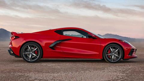 chevrolet-corvette-c8-europa_lateral-rojo chevrolet-corvette-c8-europa_lateral-rojo