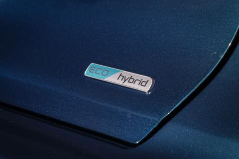 Comprar un coche híbrido o un híbrido enchufable: ventajas e inconvenientes Coche híbrido