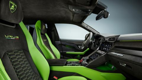 lamborghini-urus-pearl-capsule lamborghini-urus-pearl-capsule