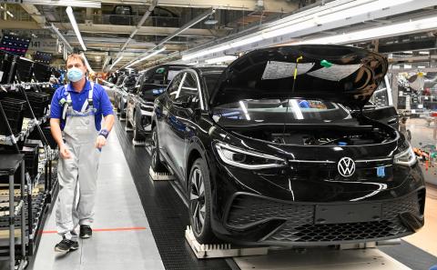 Producción del eléctrico ID.5 de Volkswagen en su planta de Zwickau en Alemania.