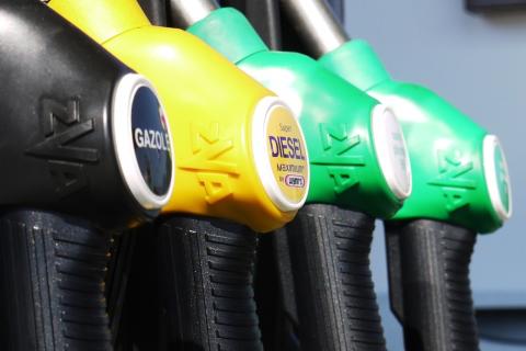 The price of gasoline and diesel continues to fall