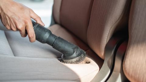 Estas aspiradoras de mano son imprescindibles si quieres tener tu coche siempre limpio y a punto