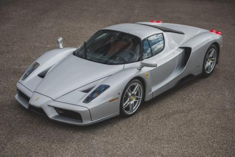 Subastan un exclusivo Ferrari Enzo a estrenar, con 227 kilómetros