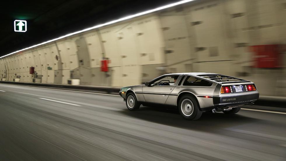 Prueba-DeLorean-DMC-12-acción-túnel-trasera Prueba-DeLorean-DMC-12-acción-túnel-trasera