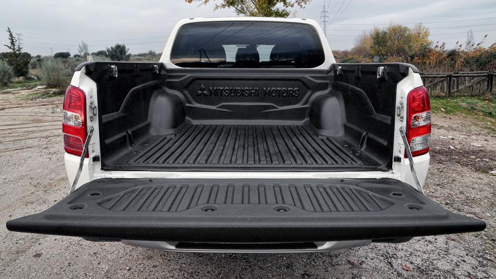 Mitsubishi L200 Double Cab 250 DI-D caja Mitsubishi L200 Double Cab 250 DI-D caja