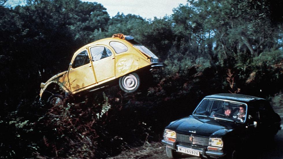 Aterrizando en un 2CV en 'Solo para sus ojos' (1981). Aterrizando en un 2CV en 'Solo para sus ojos' (1981).