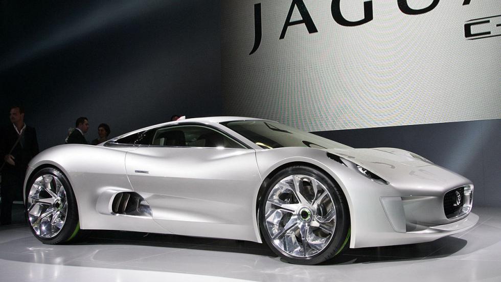 ... fue un prototipo eléctrico capaz de alcanzar los 330 km/h que nunca llegó a ver la luz. El Jaguar CX-75 será el bólido del malvado de 'Spectre' interpretado por Cristop